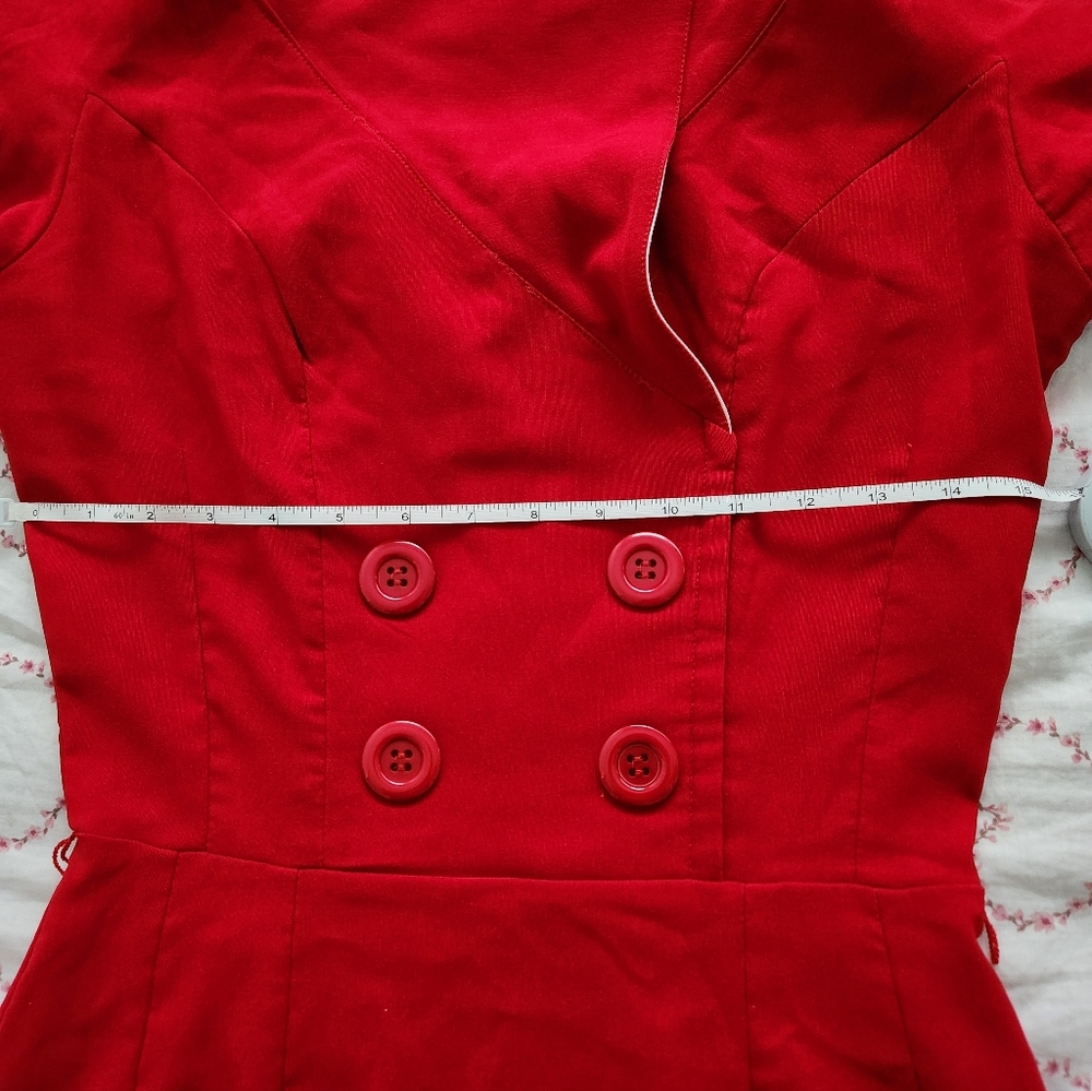 Beautiful red dress - Picture 4 of 9